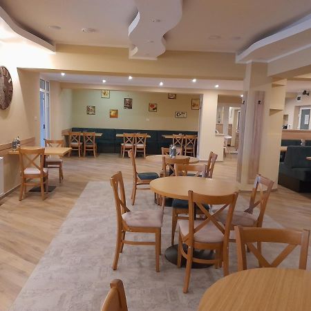 אורוויצה Hotel Caras מראה חיצוני תמונה