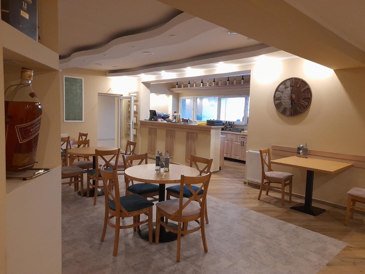 אורוויצה Hotel Caras מראה חיצוני תמונה