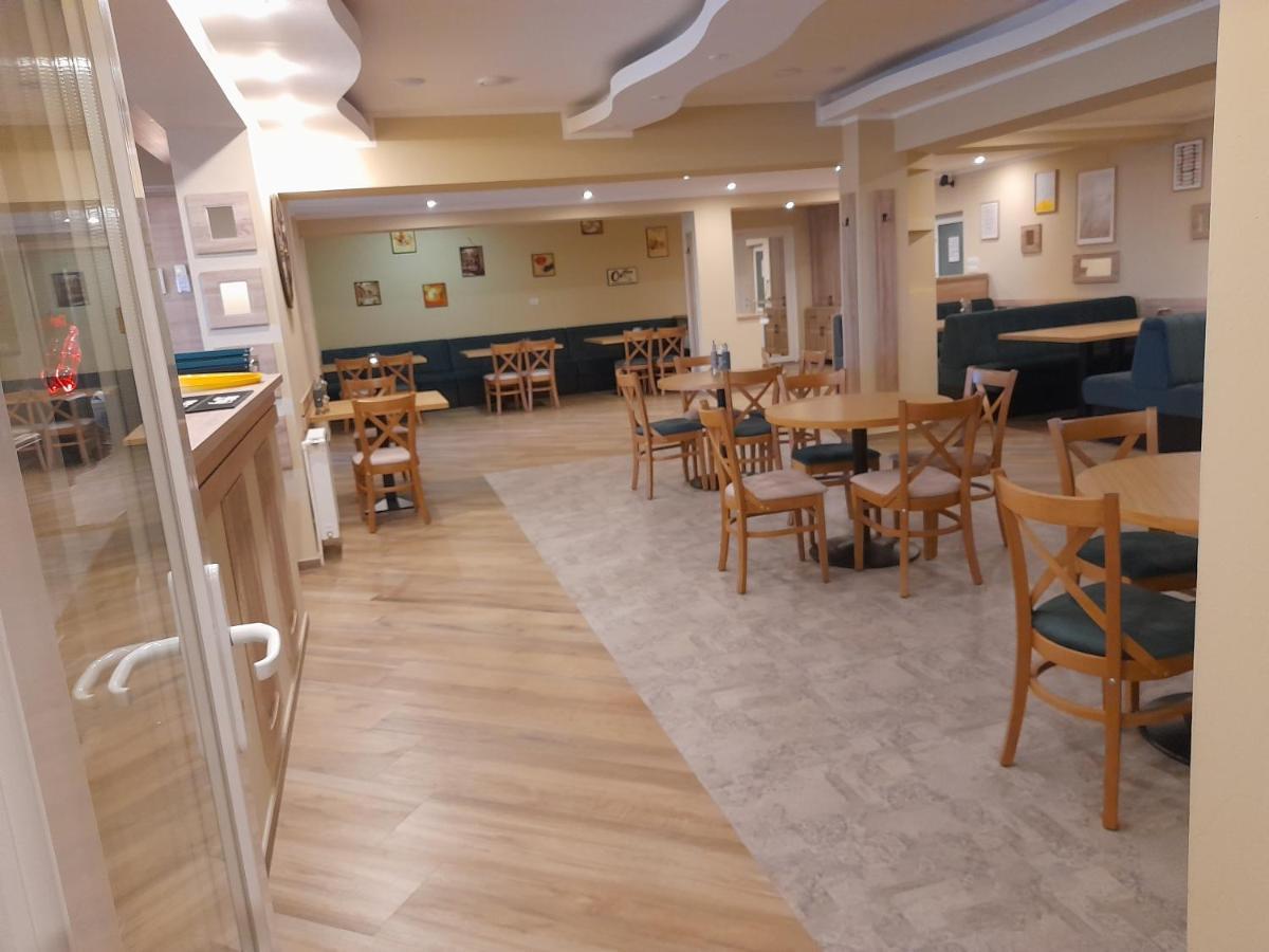 אורוויצה Hotel Caras מראה חיצוני תמונה