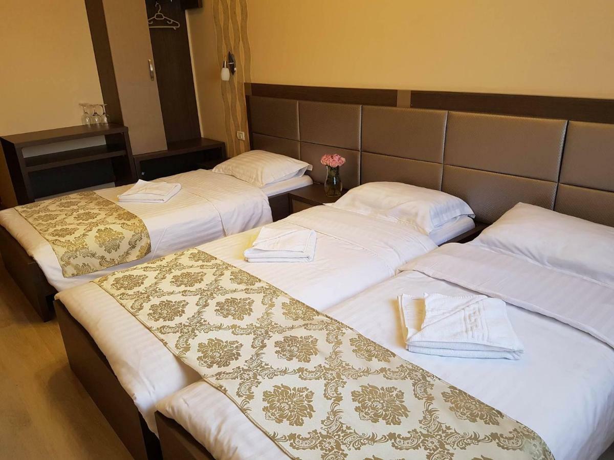 אורוויצה Hotel Caras מראה חיצוני תמונה