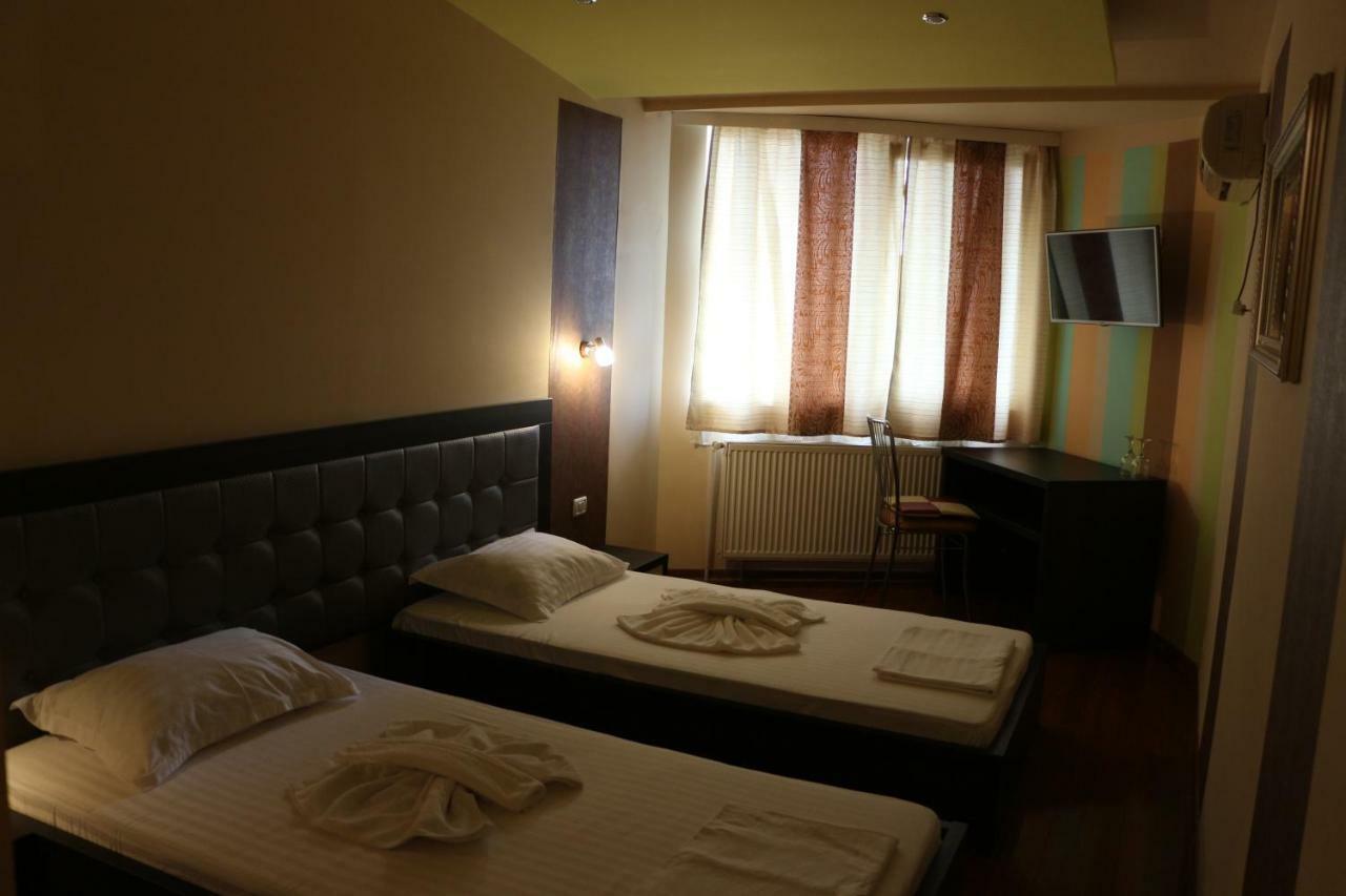 אורוויצה Hotel Caras מראה חיצוני תמונה