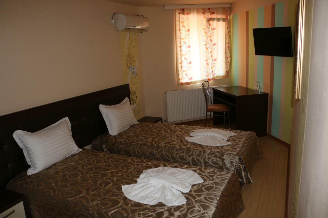 אורוויצה Hotel Caras מראה חיצוני תמונה