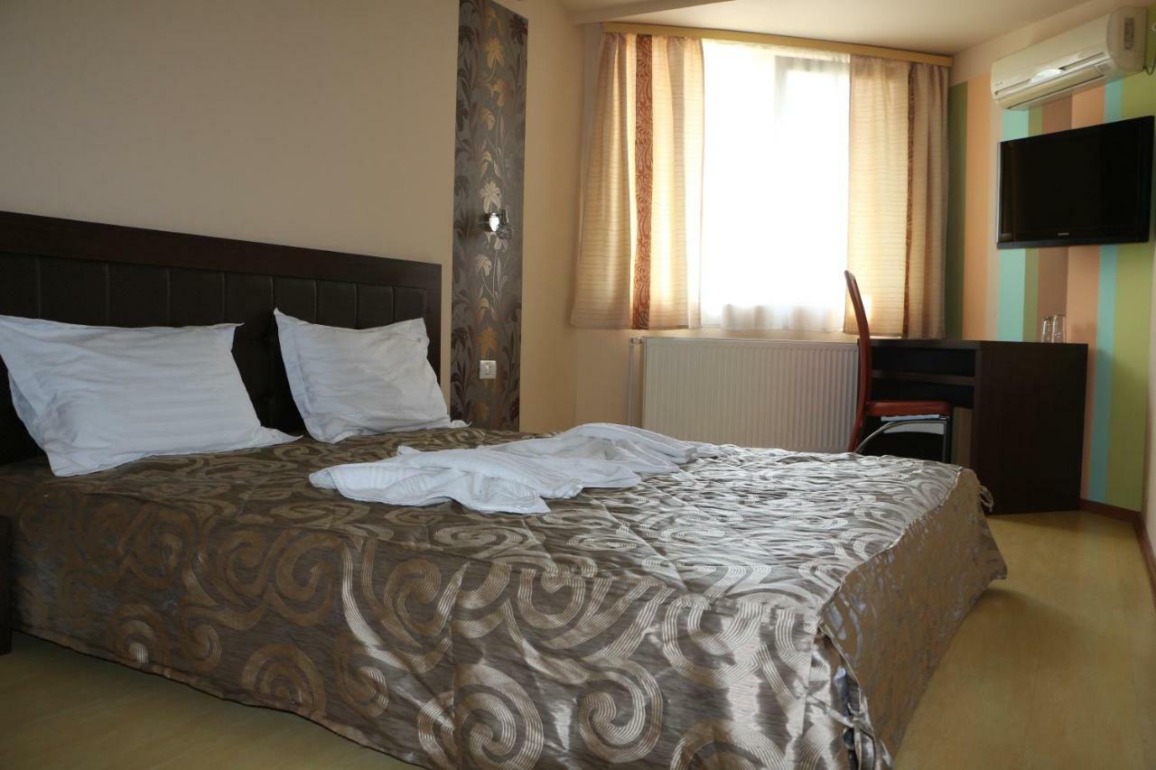 אורוויצה Hotel Caras מראה חיצוני תמונה