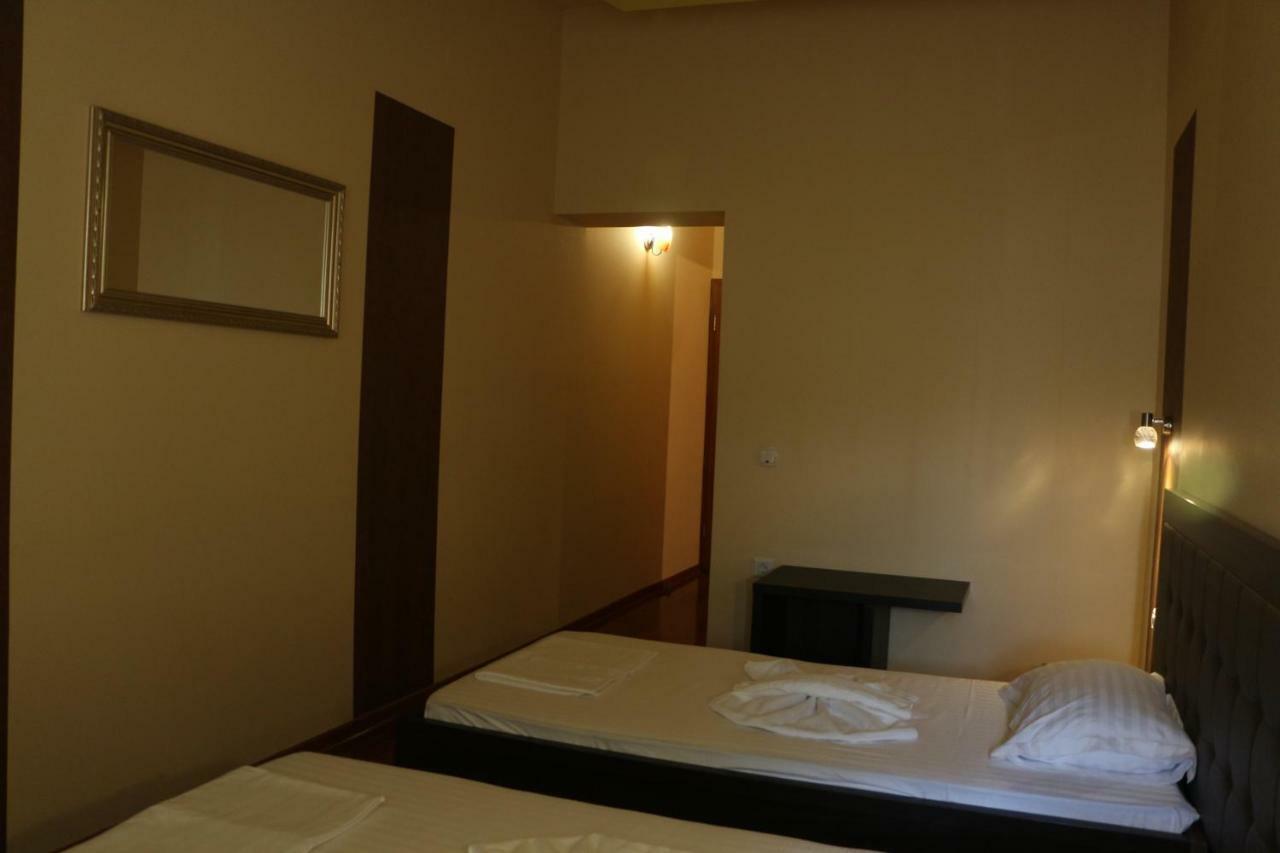 אורוויצה Hotel Caras מראה חיצוני תמונה