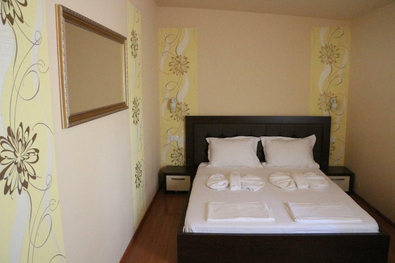 אורוויצה Hotel Caras מראה חיצוני תמונה