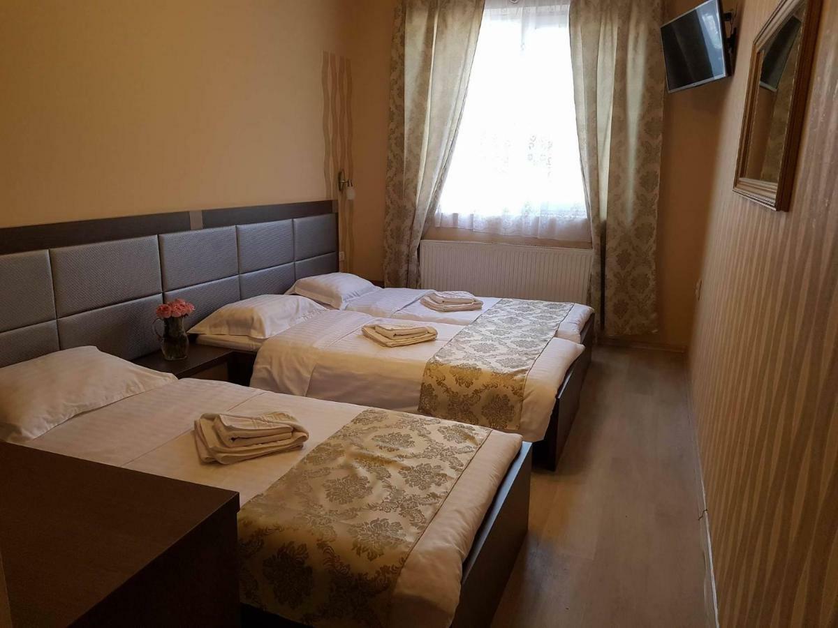 אורוויצה Hotel Caras מראה חיצוני תמונה